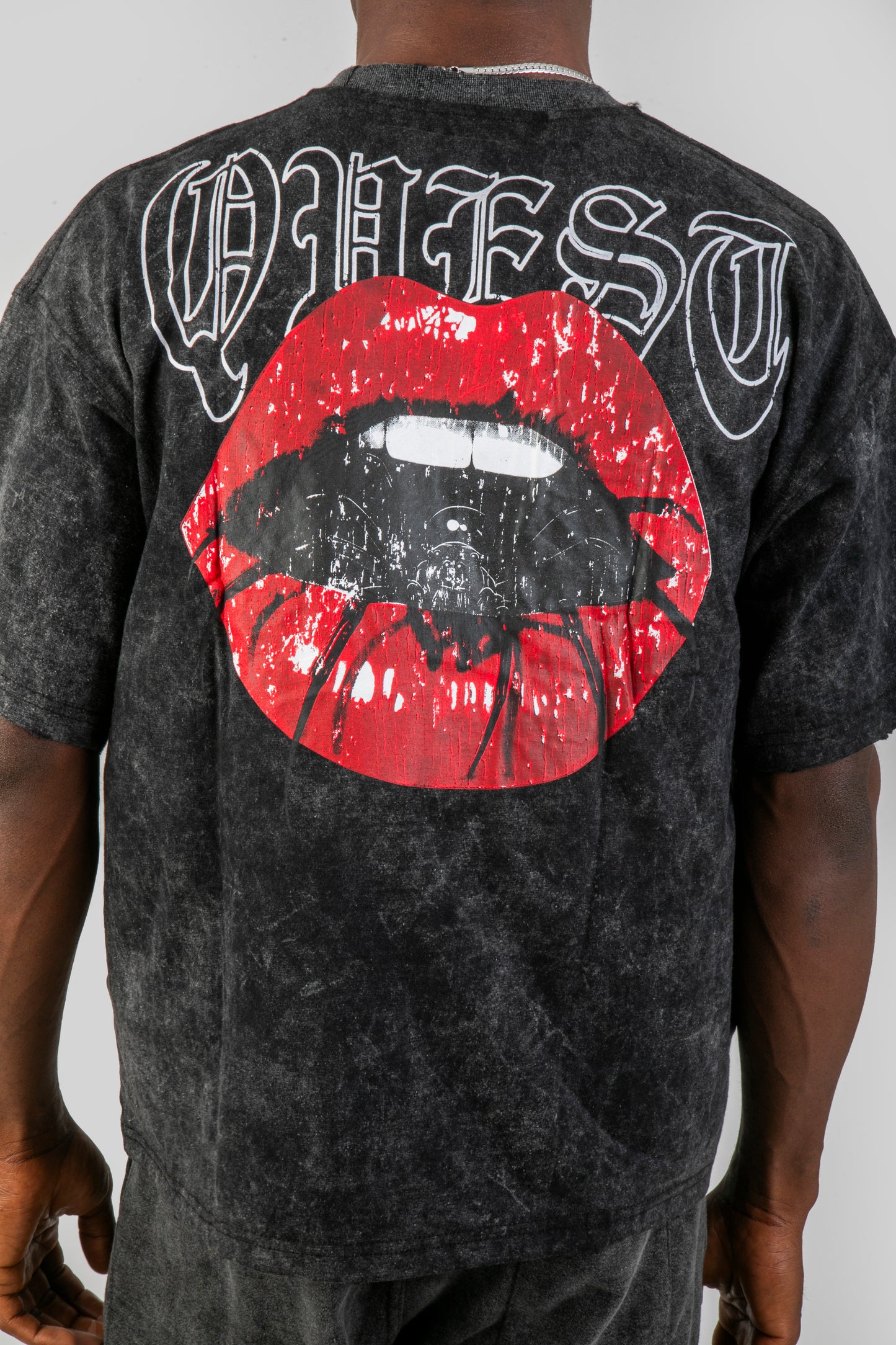 Distressed Lips Oversized Graphic T-Shirt – Washed Black
