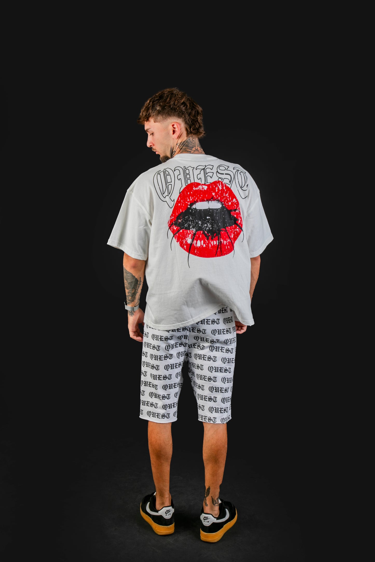 Distressed Lips Oversized Graphic T-Shirt – White