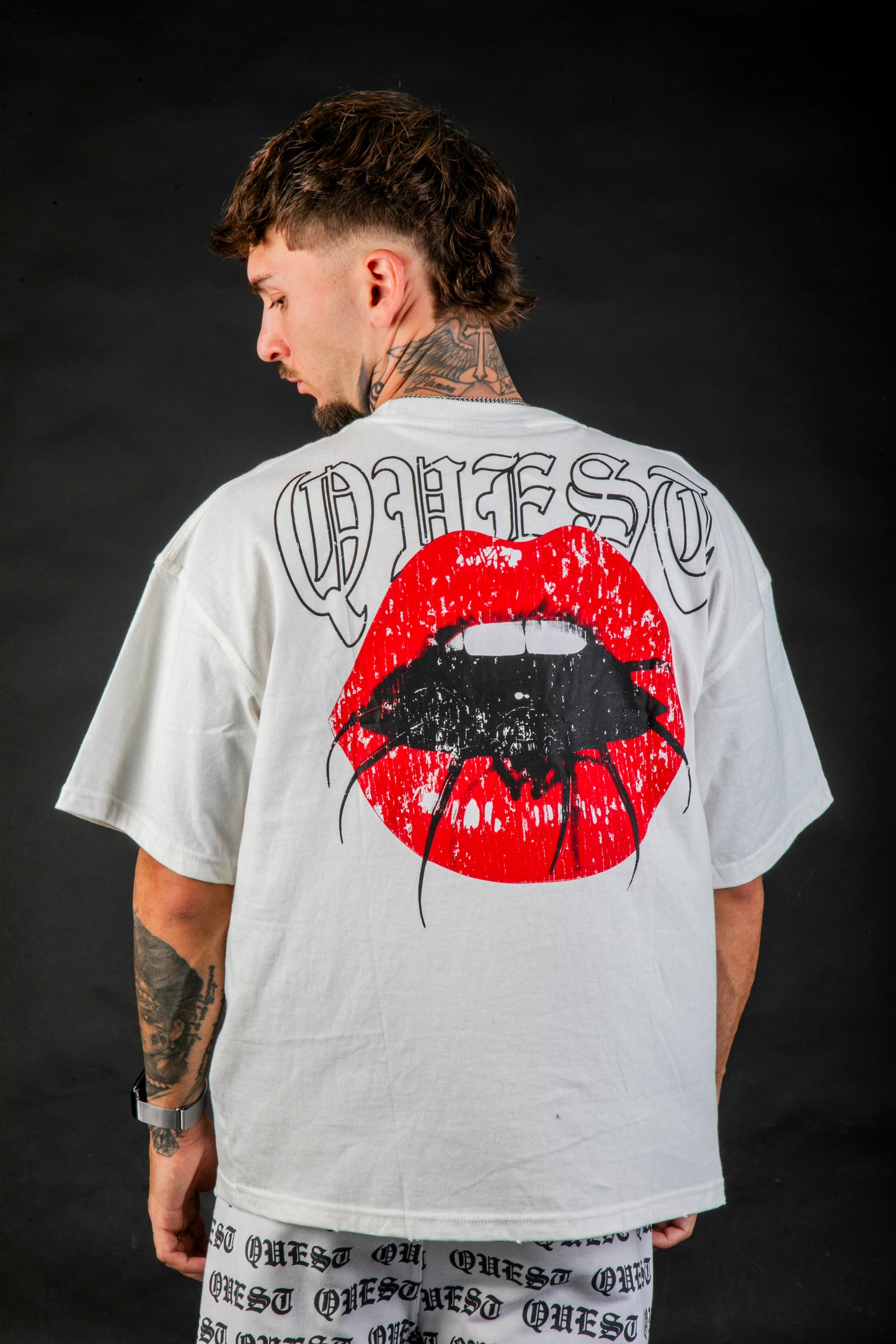 Distressed Lips Oversized Graphic T-Shirt – White