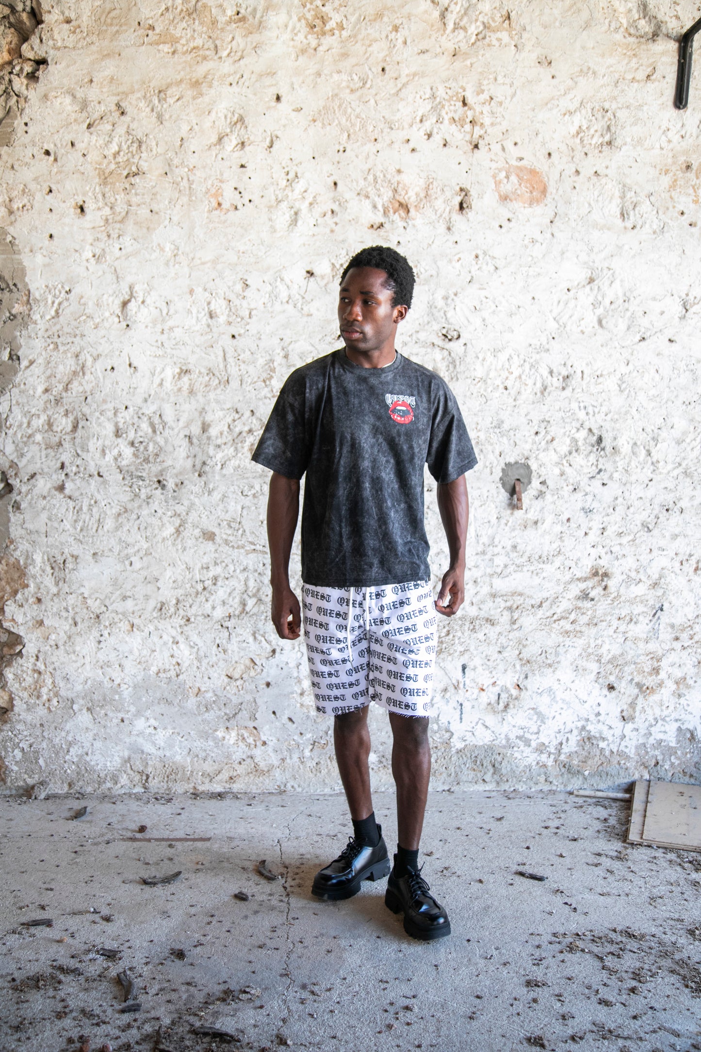 Distressed Lips Oversized Graphic T-Shirt – Washed Black