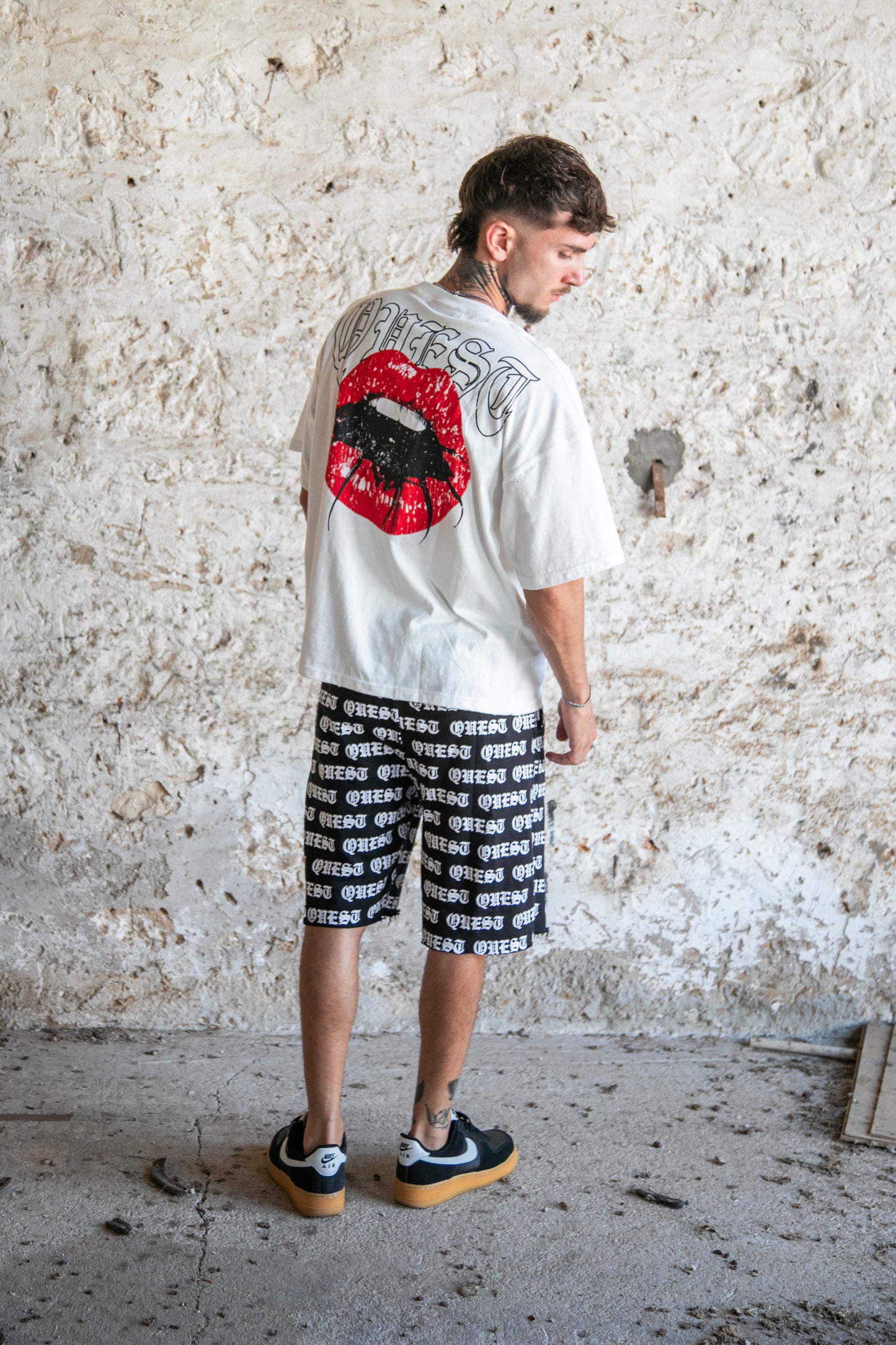 Distressed Lips Oversized Graphic T-Shirt – White