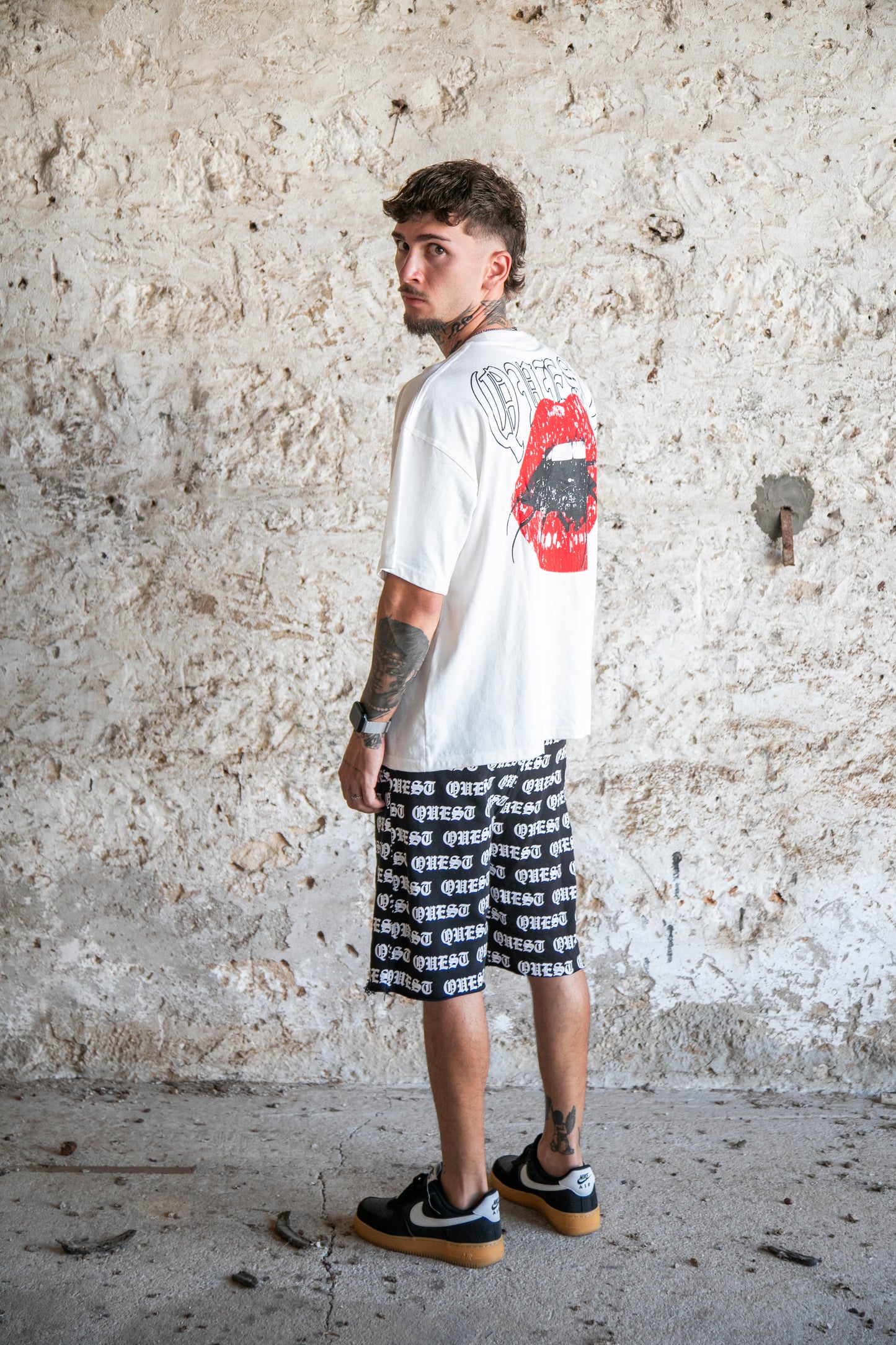 Distressed Lips Oversized Graphic T-Shirt – White